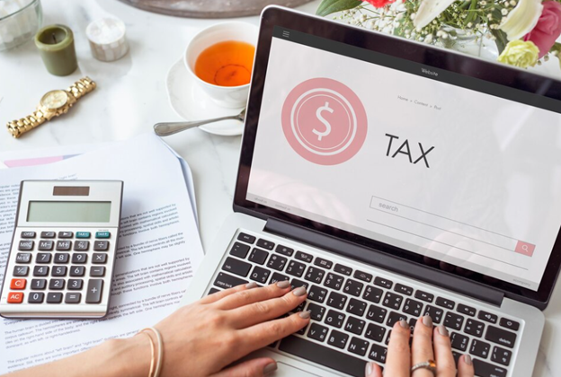 How Travel Nurses File Tax Returns in the US and Canada